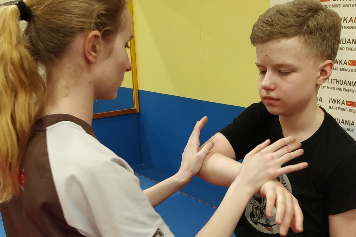 Julius Kung Fu mokosi nuo 4 metu