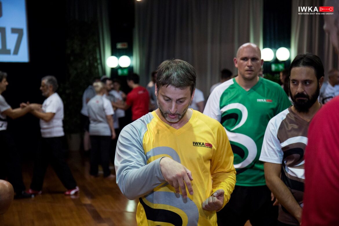Sifu Sergio Weng Chun Bai Si (Nusilenkimas mokytojui) arbatos ceremonija