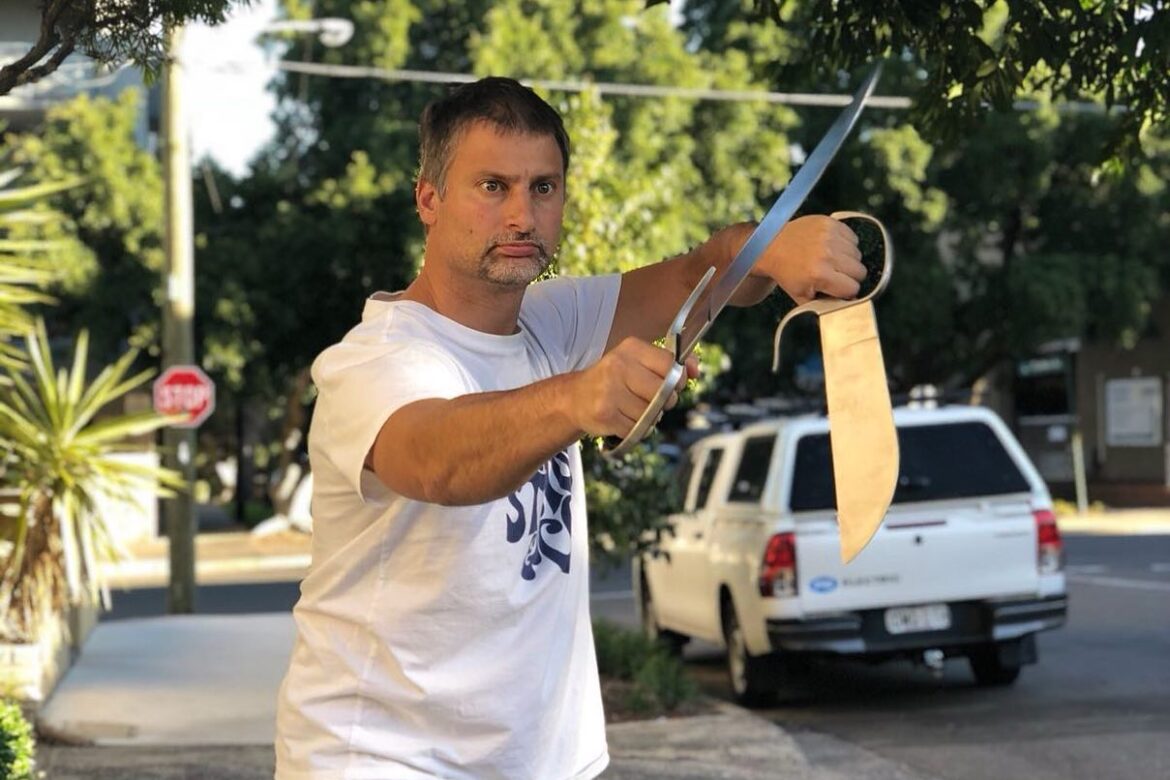 Aštuoni kertantys peiliai